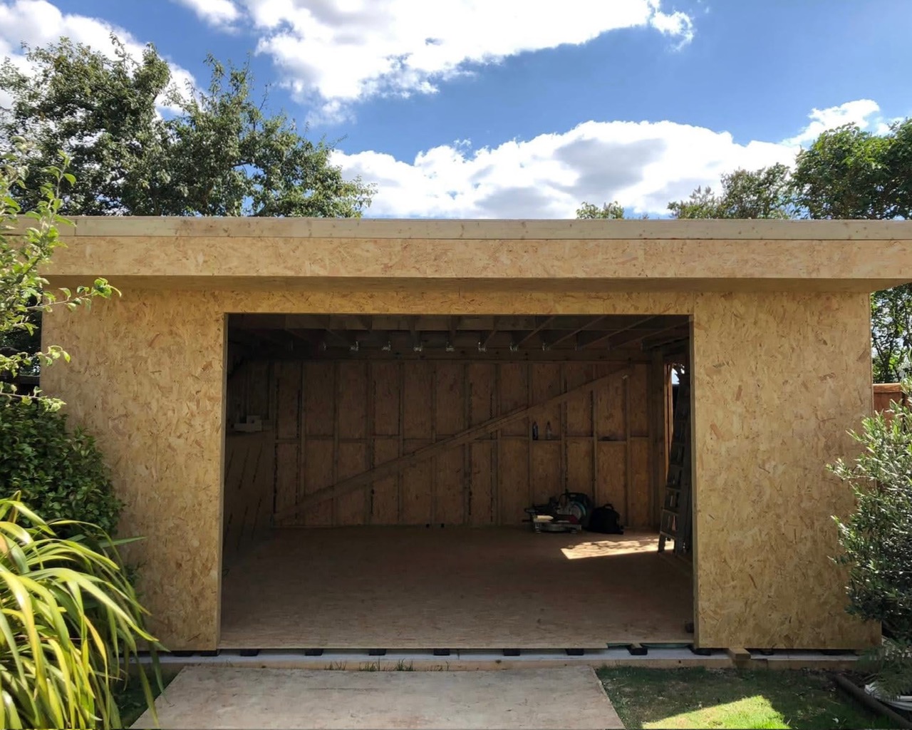 Outbuilding frame structure